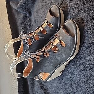 Clark's Wedge EUC Black Suede 6